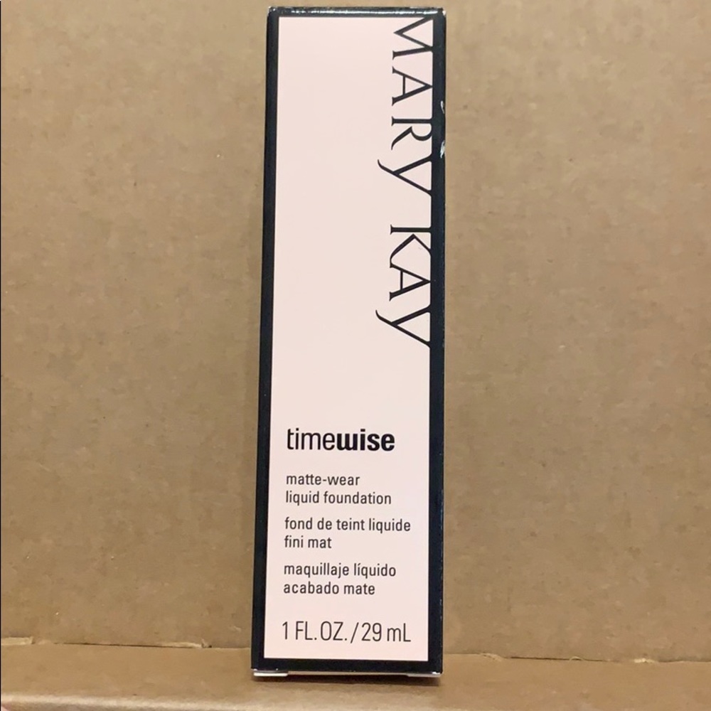 Mary Kay Matte-Wear Liquid Foundation Beige 3